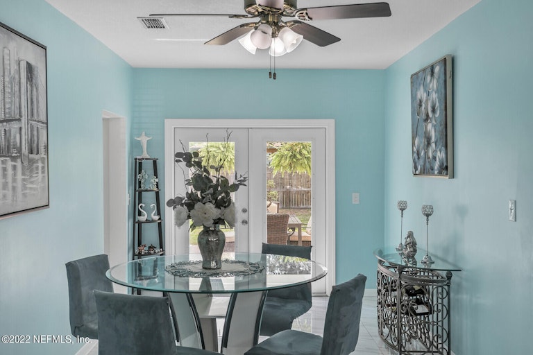 Photo 10 of 27 - 557 Laurina St, Jacksonville, FL 32216