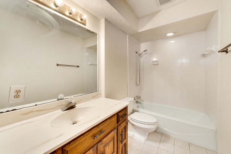 Photo 23 of 28 - 718 Cliffwood Cir, Duncanville, TX 75116