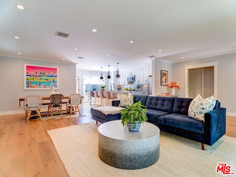 Photo 5 of 26 - 7404 Kentwood Ave, Los Angeles, CA 90045