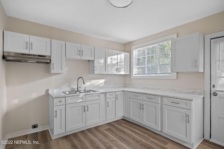 Photo 9 of 21 - 8024 Oakwood St, Jacksonville, FL 32208
