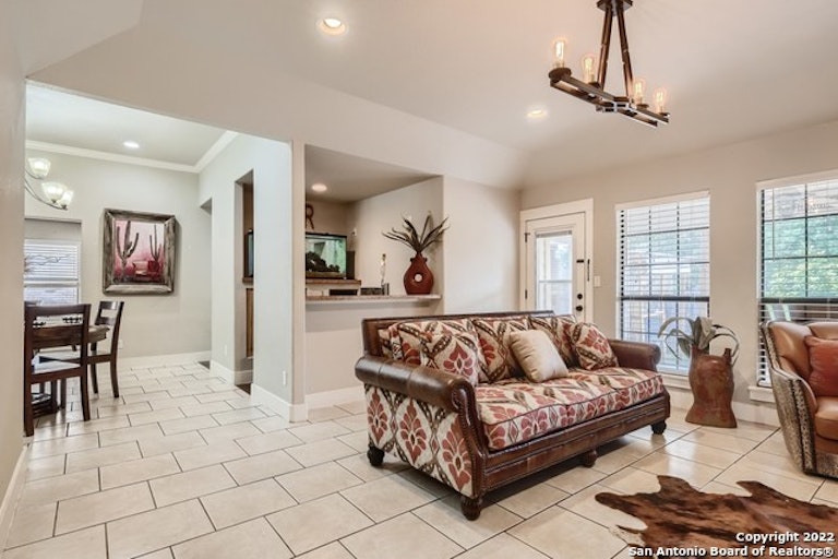 Photo 4 of 26 - 8511 Pendragon St, San Antonio, TX 78254