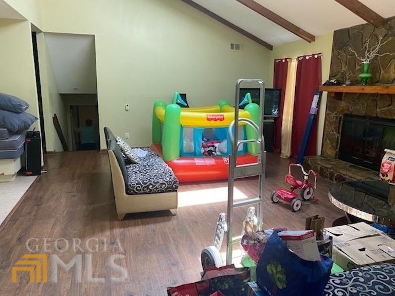 Photo 3 of 6 - 768 Post Road Ln, Stone Mountain, GA 30088