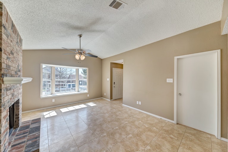 Photo 12 of 24 - 9916 Lone Eagle Dr, Fort Worth, TX 76108