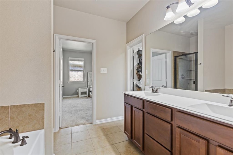 Photo 18 of 30 - 151 Pleasant Hill Ln, Fate, TX 75189
