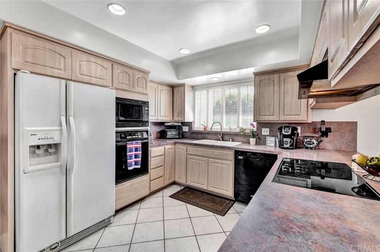 Photo 6 of 23 - 13401 Wheeler Pl, Santa Ana, CA 92705