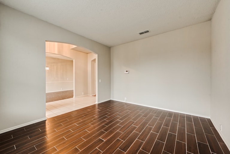 Photo 15 of 28 - 1921 Companion Way, Arlington, TX 76006