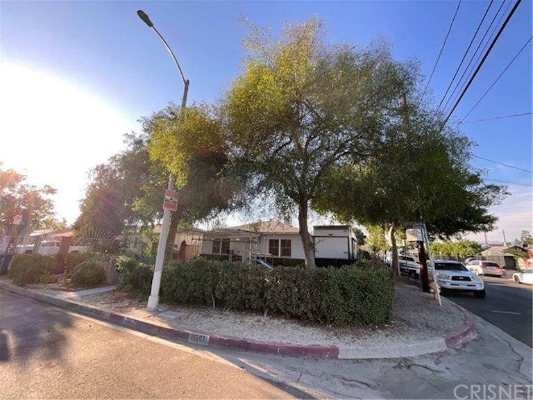 Photo 6 of 15 - 11201 Covello St, Sun Valley, CA 91352