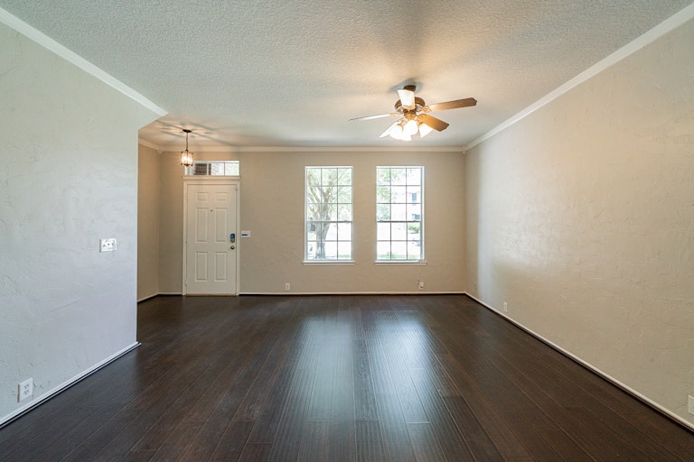 Photo 12 of 32 - 18802 Atascocita Forest Dr, Humble, TX 77346