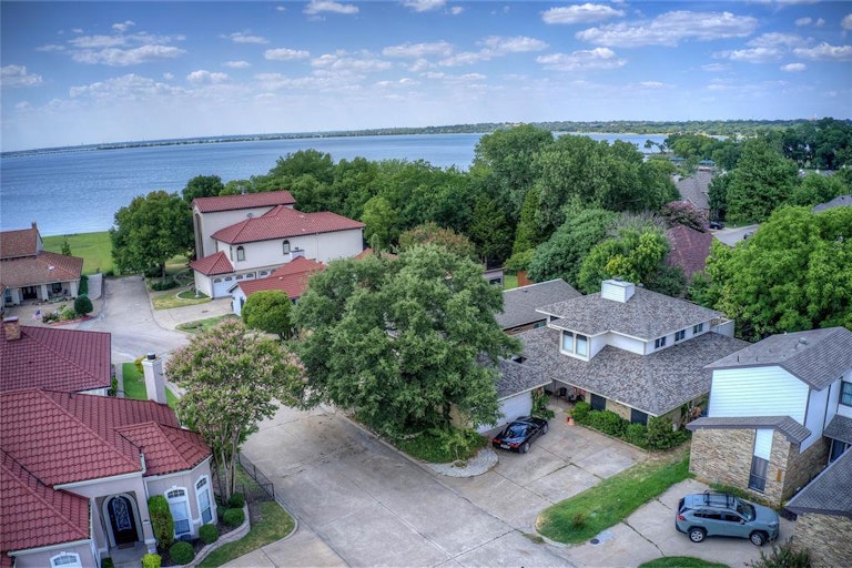Photo 1 of 39 - 2914 Starboard Dr, Rockwall, TX 75087