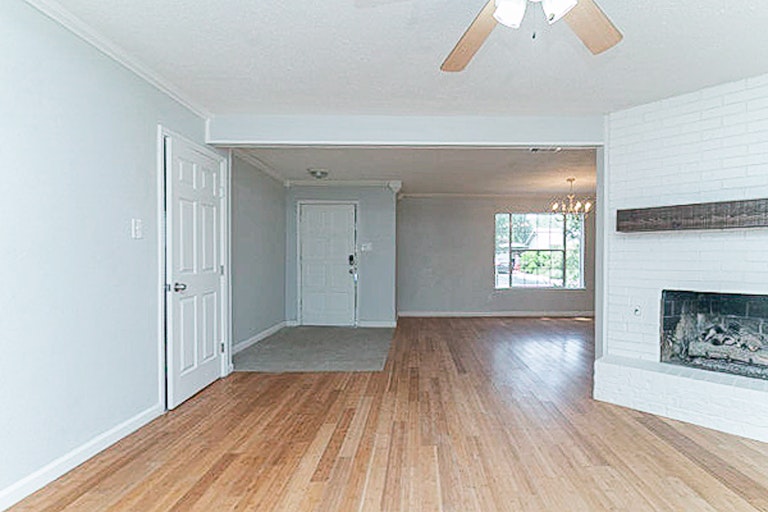 Photo 10 of 25 - 2811 Ashbury Dr, Arlington, TX 76015