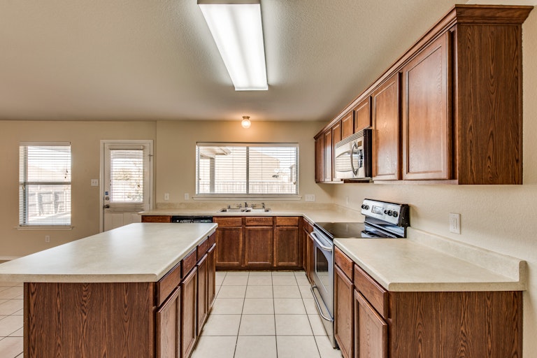 Photo 2 of 37 - 414 Hackberry Dr, Fate, TX 75087