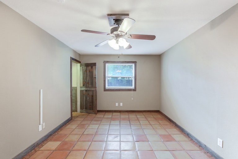 Photo 13 of 25 - 505 E Prairie View Rd, Crowley, TX 76036