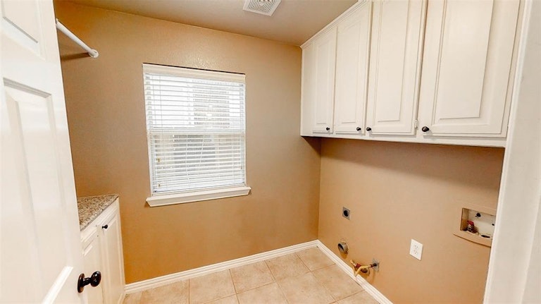 Photo 18 of 36 - 2314 Balleybrooke Dr, Lewisville, TX 75077