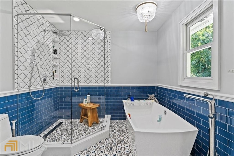 Photo 5 of 42 - 4658 Robie Rd SW, Lilburn, GA 30047