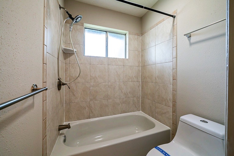 Photo 27 of 32 - 105 Greenshire Dr, League City, TX 77573