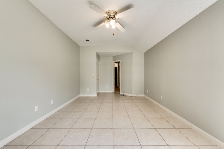 Photo 17 of 32 - 203 Piccadilly Cir, Wylie, TX 75098