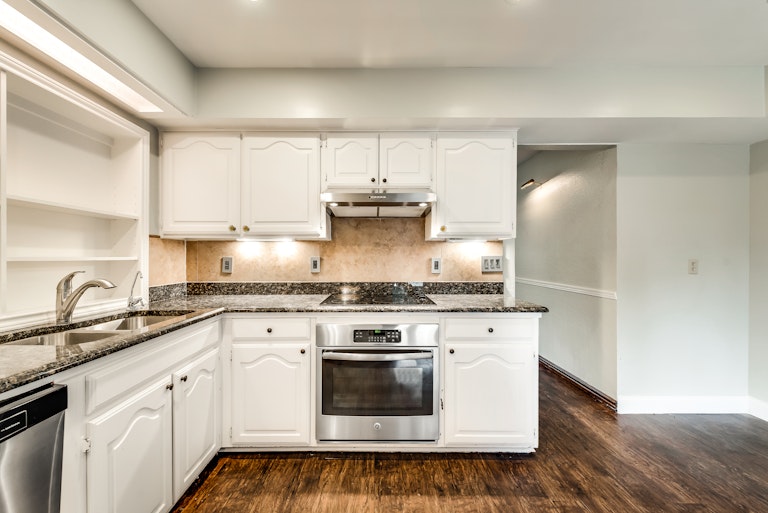 Photo 9 of 30 - 3421 Castle Rock Ln, Garland, TX 75044