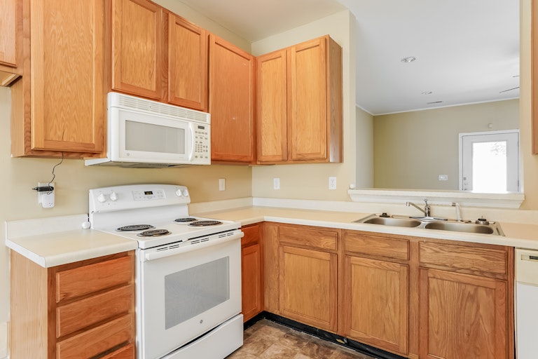 Photo 2 of 25 - 1810 Eagle Beach Ct, Raleigh, NC 27610