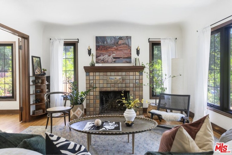 Photo 9 of 46 - 589 Athens St, Altadena, CA 91001