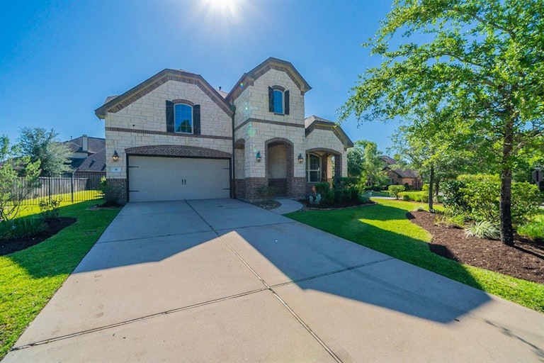 Photo 3 of 43 - 91 Hearthshire Cir, Magnolia, TX 77354