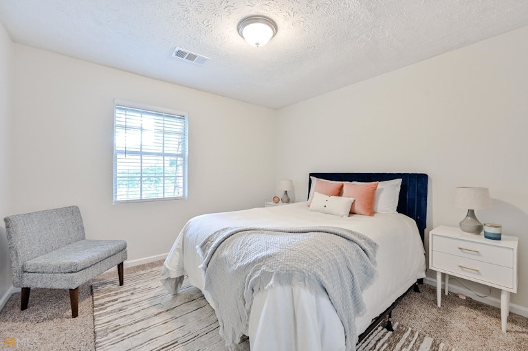 Photo 3 of 25 - 3097 Reeves St SE, Smyrna, GA 30080