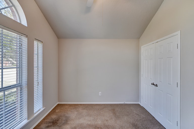 Photo 15 of 21 - 201 S 3rd Ave, Mansfield, TX 76063