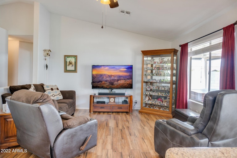 Photo 11 of 50 - 7116 N 81st Ln, Glendale, AZ 85303
