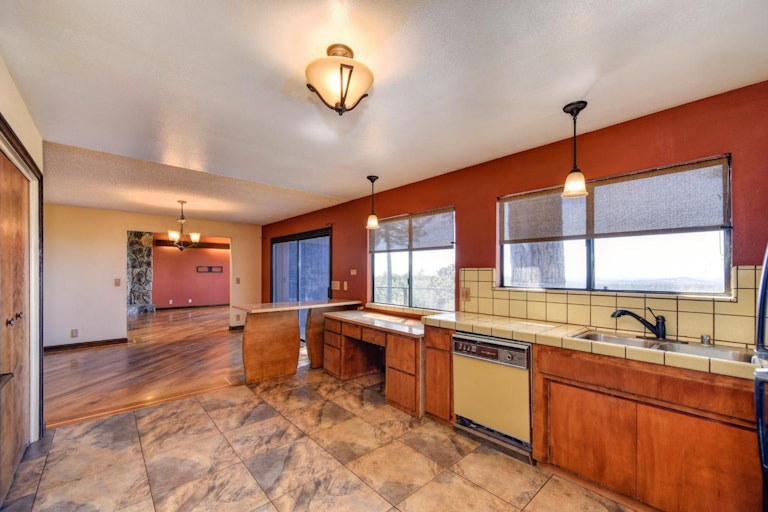Photo 12 of 33 - 1733 Country Club Dr, Placerville, CA 95667