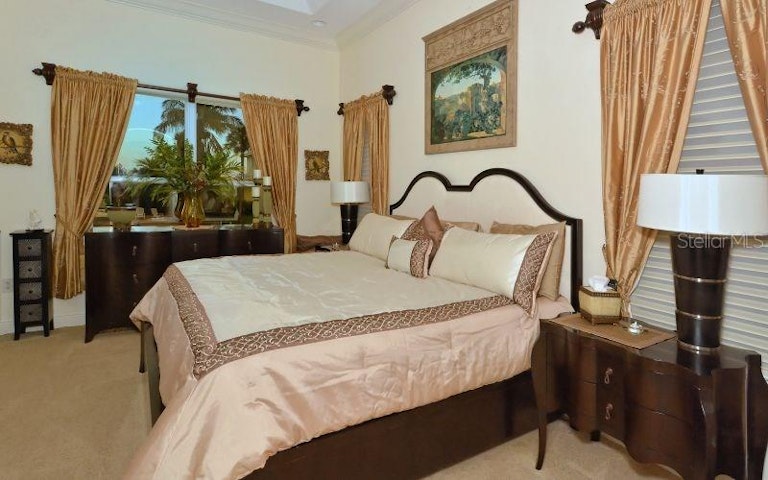 Photo 15 of 22 - 571 Putting Green Ln, Longboat Key, FL 34228