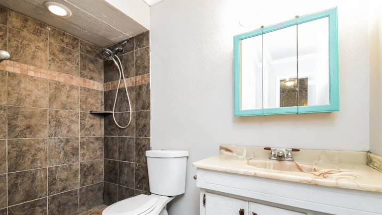 Photo 9 of 30 - 922 SE 5th St, Grand Prairie, TX 75051