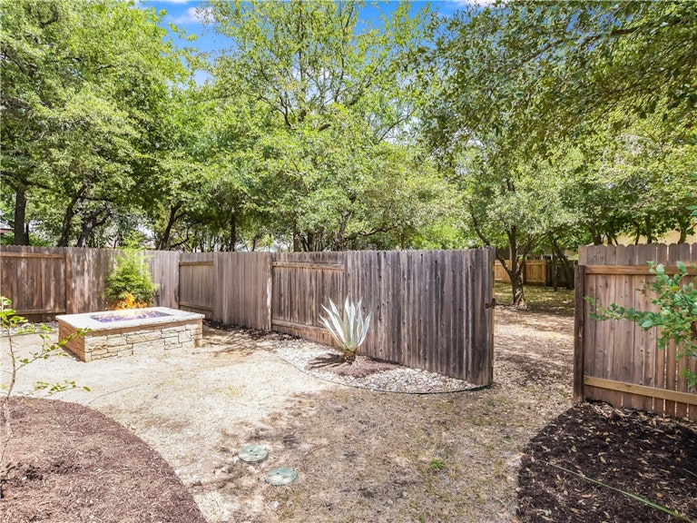 Photo 34 of 40 - 2116 Amur Dr, Austin, TX 78745