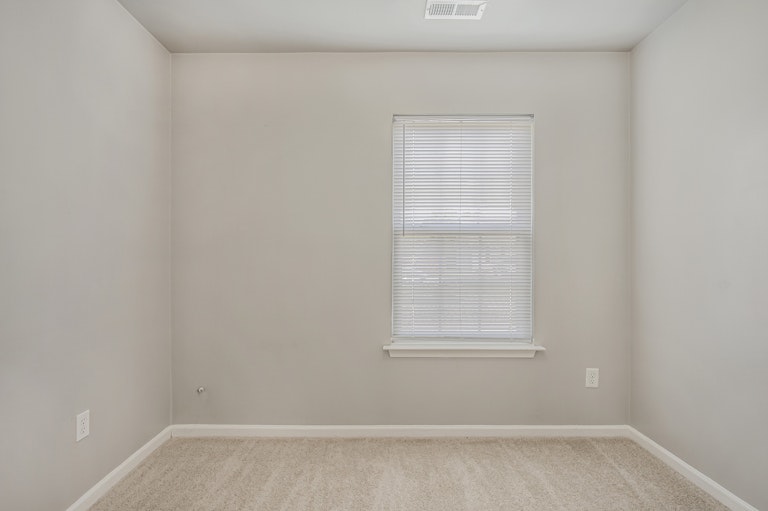 Photo 17 of 20 - 4745 Palm Breeze Ln, Charlotte, NC 28208
