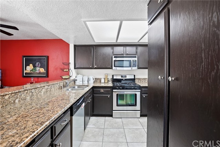 Photo 16 of 39 - 25631 Mont Pointe #7D, Lake Forest, CA 92630