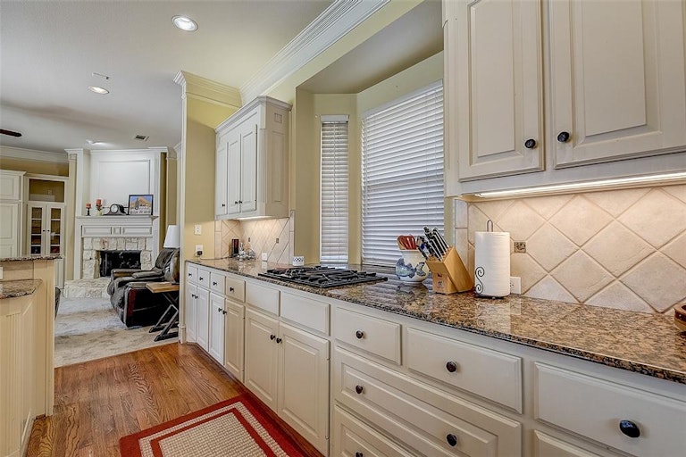 Photo 14 of 40 - 5712 Arrow Point Dr, Plano, TX 75093