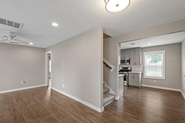Photo 8 of 21 - 3838 Alsace St, Houston, TX 77021