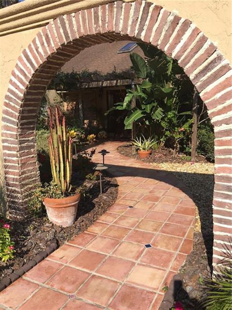 Photo 4 of 25 - 805 Sweetwater Club Blvd, Longwood, FL 32779