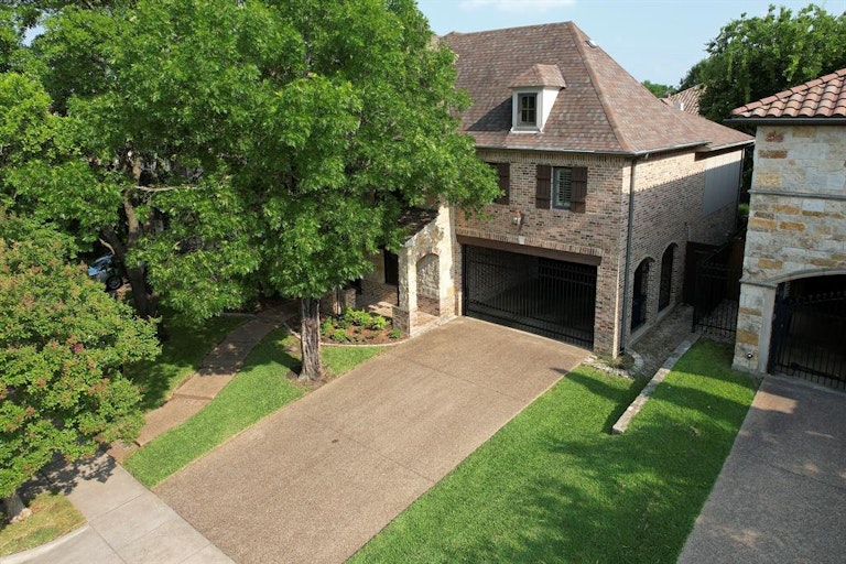 Photo 36 of 40 - 6624 Sondra Dr, Dallas, TX 75214
