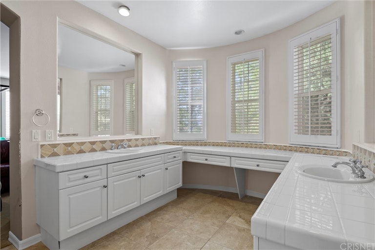 Photo 34 of 71 - 24703 Garland Dr, Valencia, CA 91355