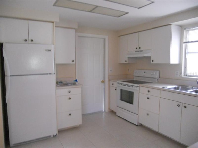 Photo 7 of 22 - 2312 Terry Ln, Sarasota, FL 34231