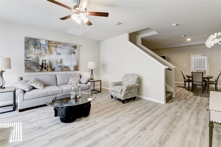 Photo 2 of 10 - 1518 Barcelona Way, Baytown, TX 77520