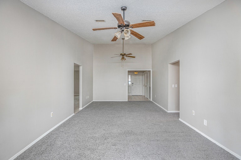 Photo 11 of 18 - 3139 Bordeaux Ln, Clearwater, FL 33759