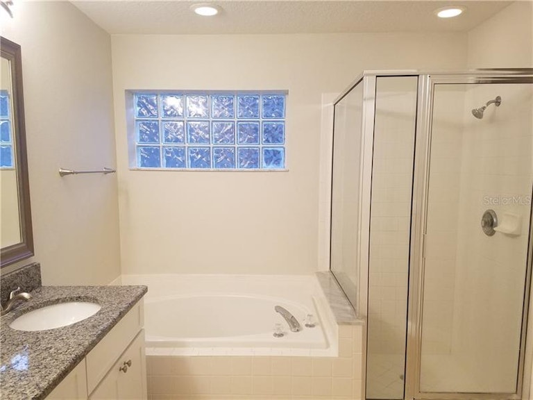 Photo 16 of 25 - 19406 Golden Slipper Pl, Lutz, FL 33558