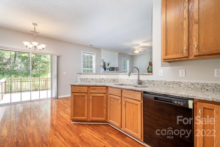 Photo 25 of 37 - 14200 Queens Carriage Pl, Charlotte, NC 28278