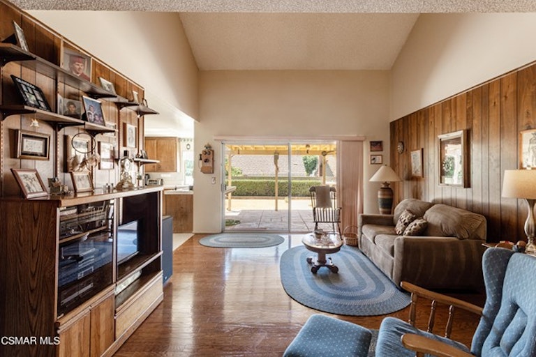 Photo 12 of 26 - 5966 E Marlies Ave, Simi Valley, CA 93063