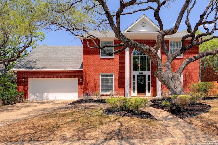 Photo 2 of 32 - 16218 Robinwood Ln, San Antonio, TX 78248