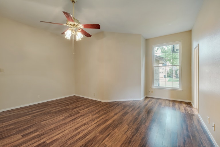 Photo 9 of 27 - 8027 Dove Trail Dr, San Antonio, TX 78244