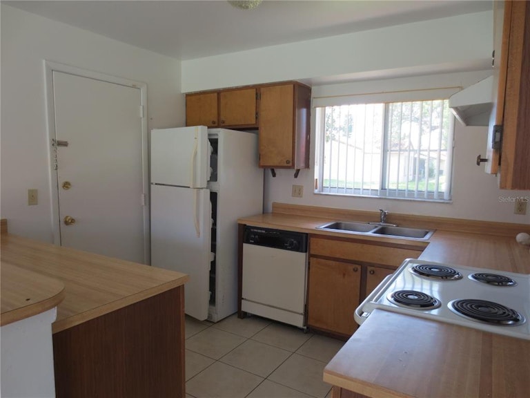 Photo 3 of 18 - 5526 Memorial Dr, Orlando, FL 32821