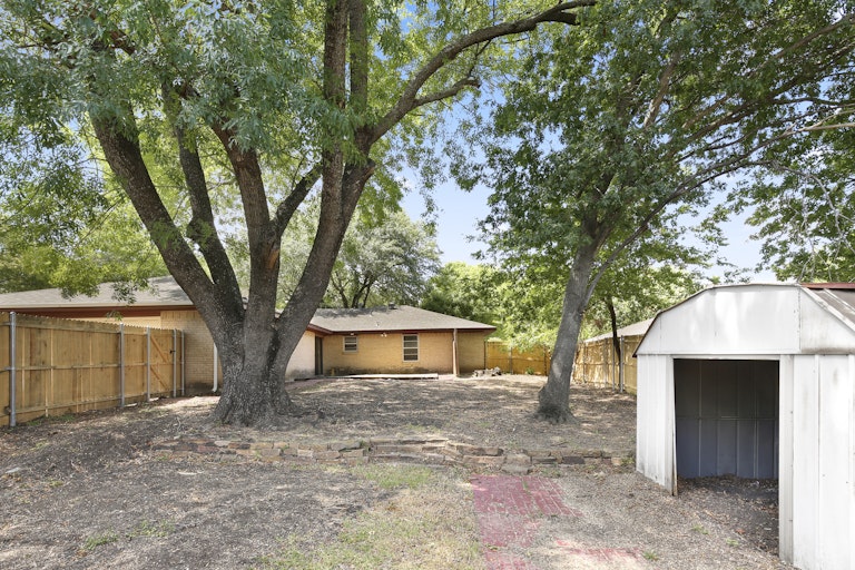 Photo 26 of 26 - 142 Bailey Dr, Desoto, TX 75115