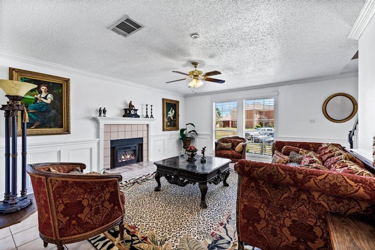 Photo 21 of 39 - 1702 Prairie Creek Ct, Garland, TX 75040