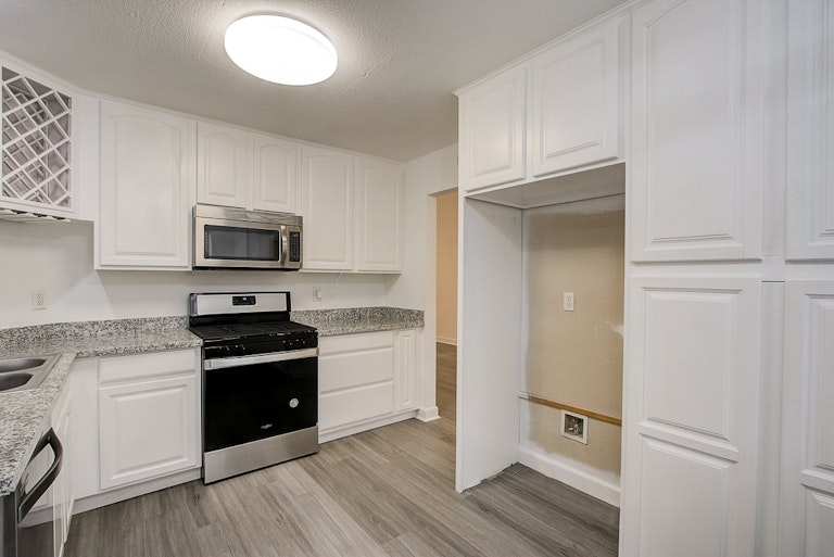 Photo 24 of 35 - 4052 Tawny Meadow Way, Antelope, CA 95843
